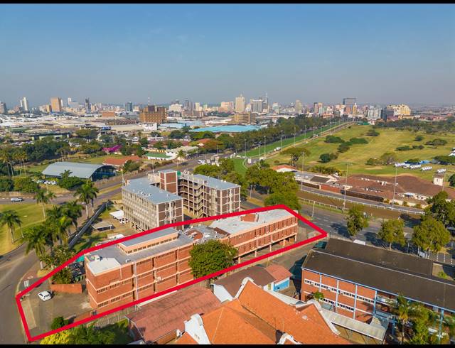 1,670M² BUSINESS CENTRE FOR SALE IN ESSENWOOD